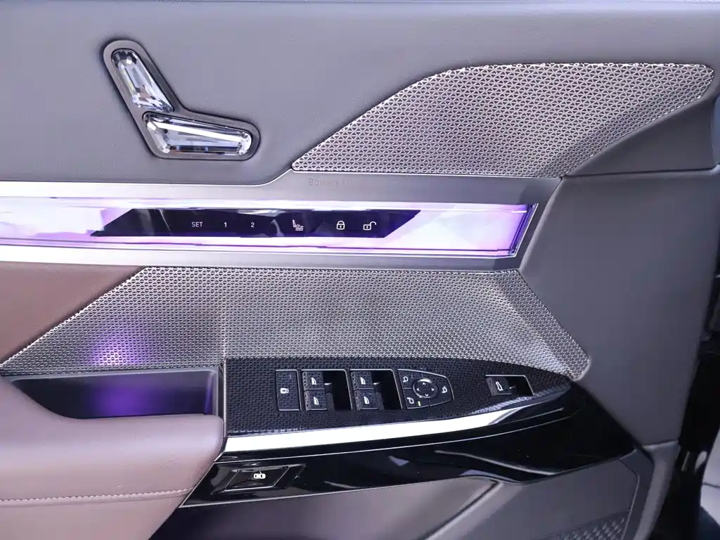 BMW 7 Series — миниатюра 17