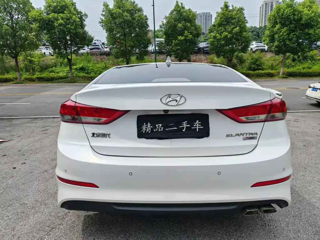 Hyundai Elantra — миниатюра 7