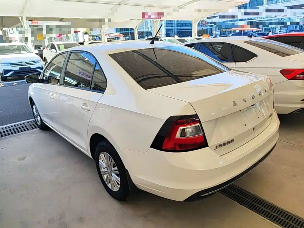 Skoda Rapid — миниатюра 5