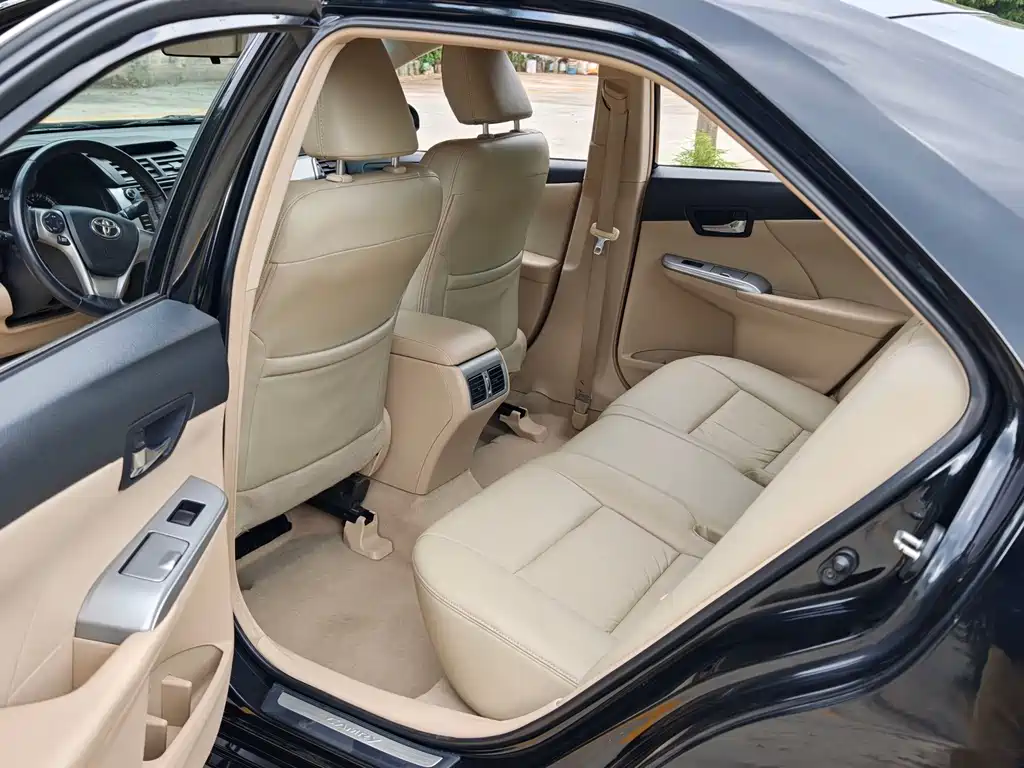 Toyota Camry — миниатюра 10