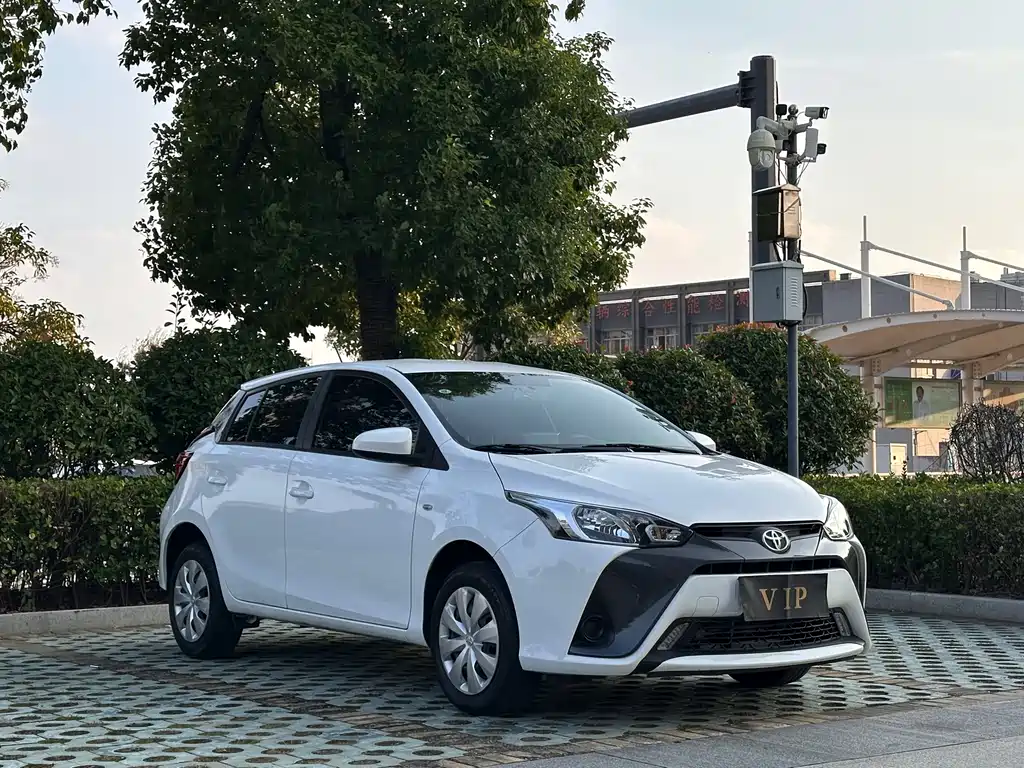 Toyota Yaris L — миниатюра 3