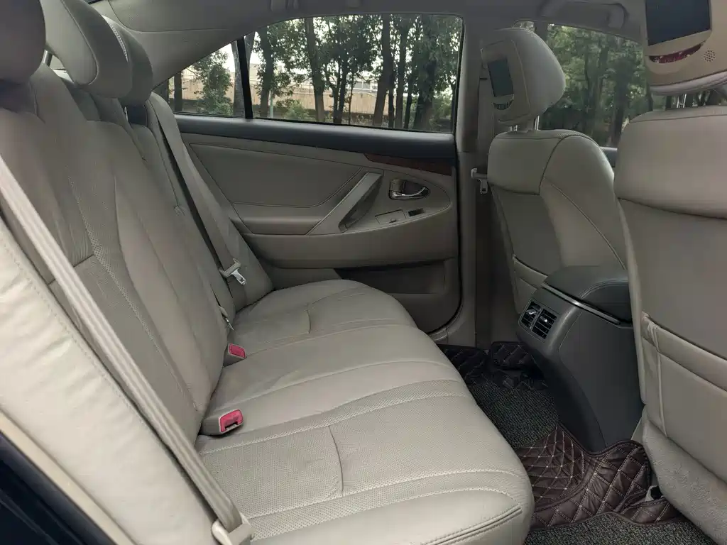 Toyota Camry — миниатюра 4