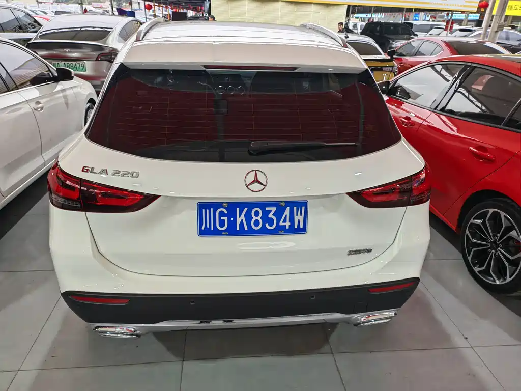 MERCEDES-BENZ GLA