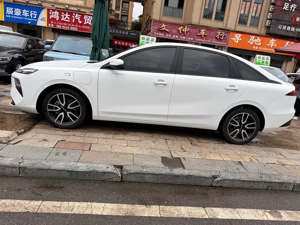 Roewe D6 — миниатюра 7