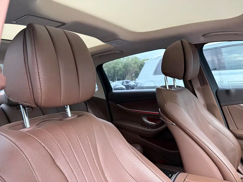 Mercedes-Benz E-Class — миниатюра 15