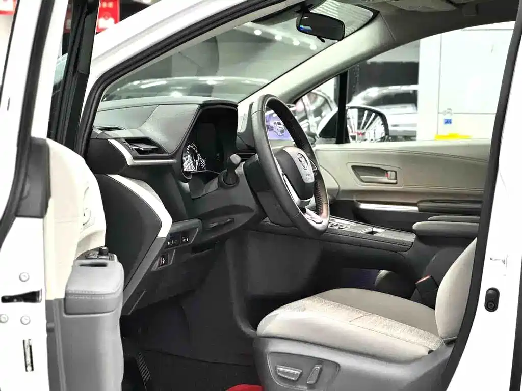 Toyota Sienna — миниатюра 8