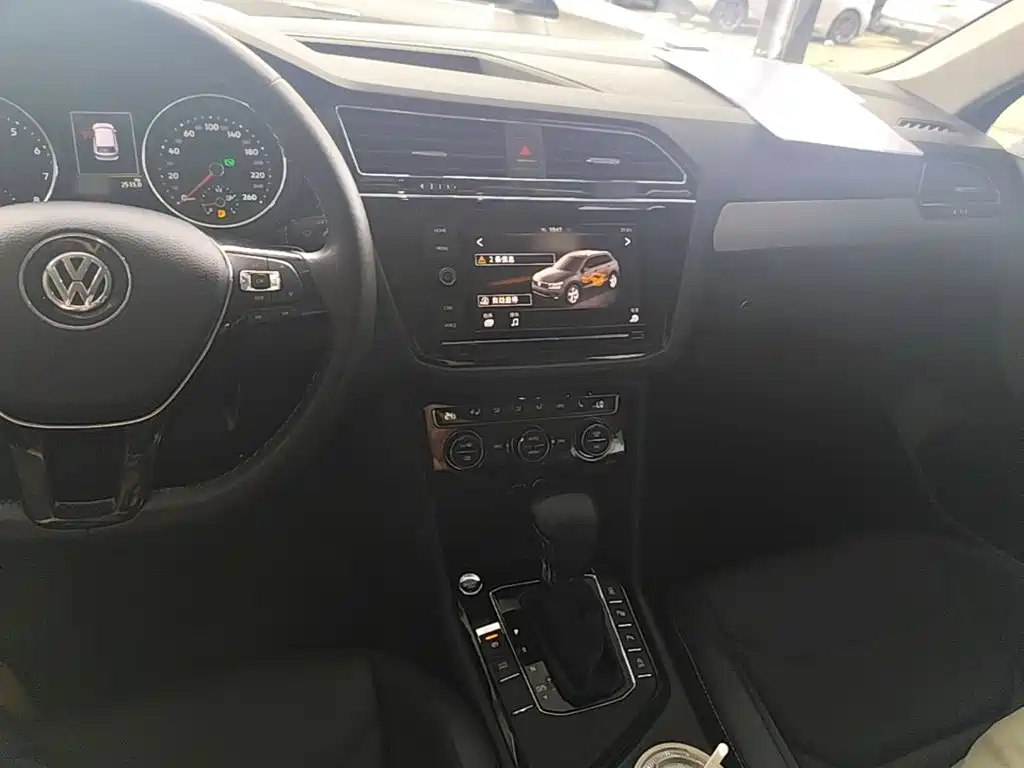 Volkswagen Tiguan L — миниатюра 10