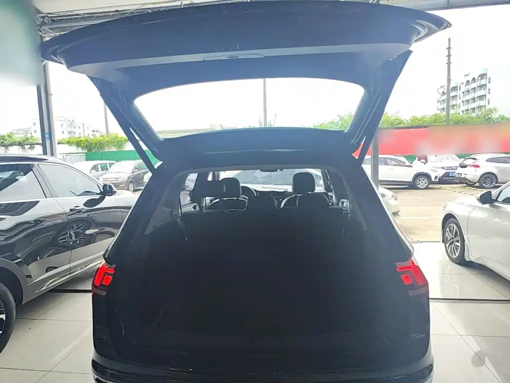 Volkswagen Tiguan L — миниатюра 19