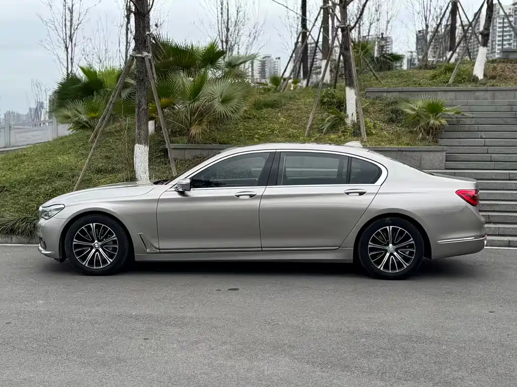 BMW 7 SERIES