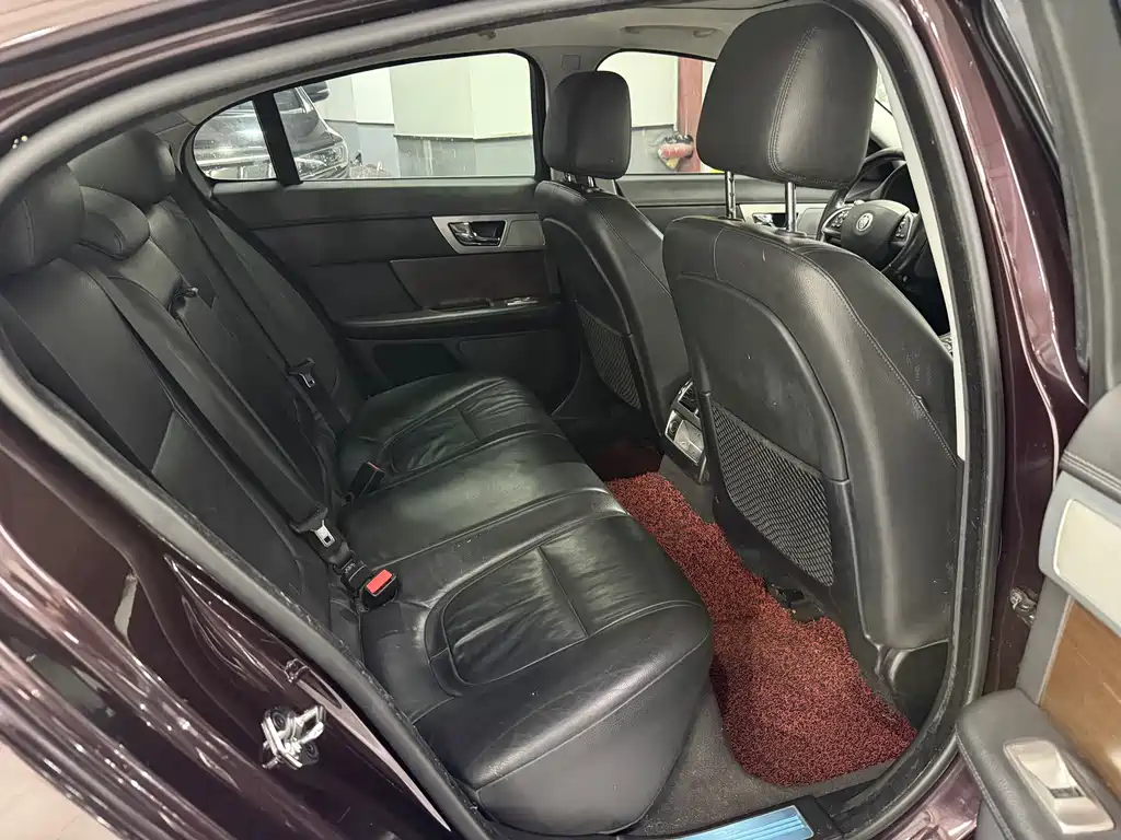 Jaguar XF — миниатюра 9