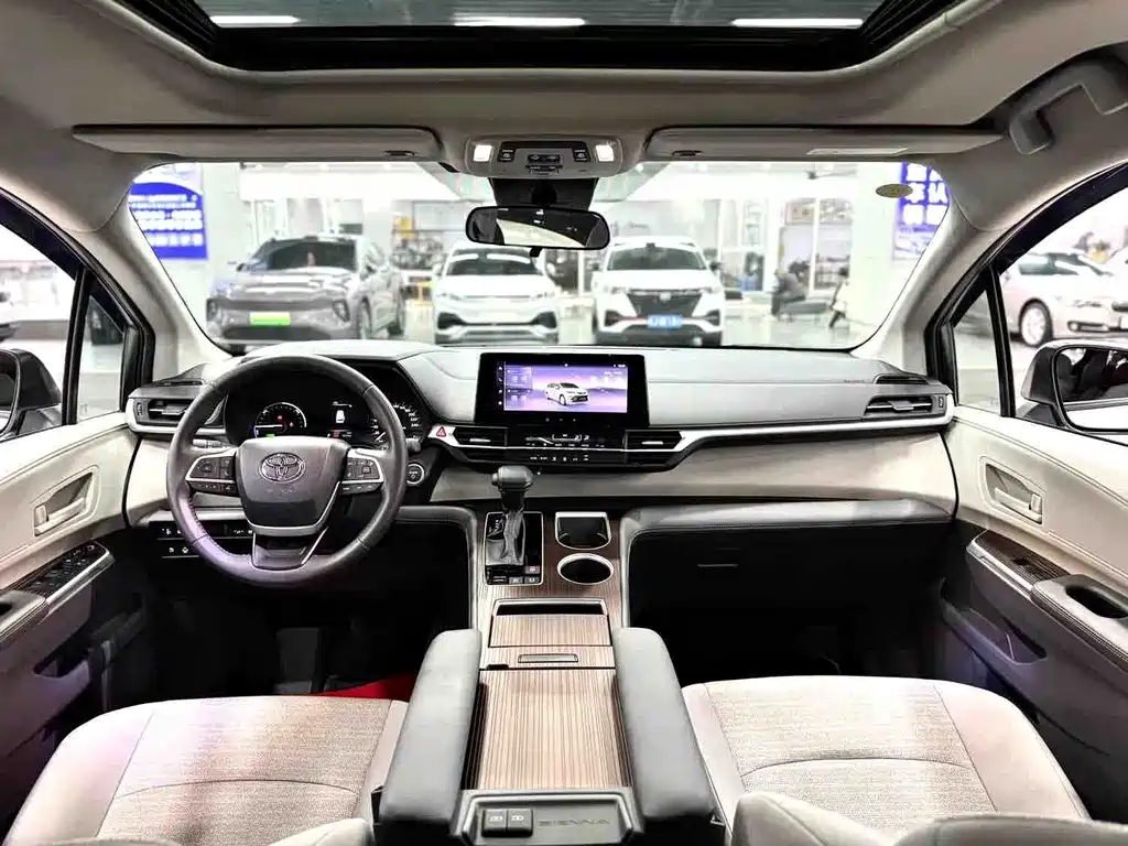 Toyota Sienna — миниатюра 11
