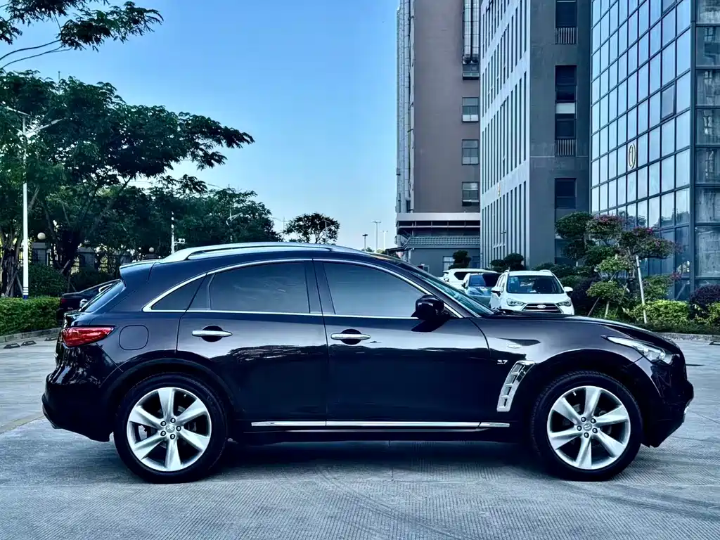 Infiniti QX70 — миниатюра 10