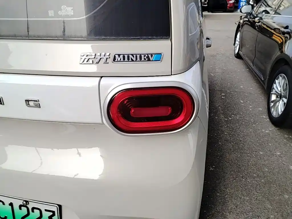 Wuling MINIEV — миниатюра 8