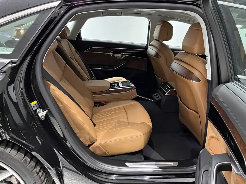 Audi A8 — миниатюра 3