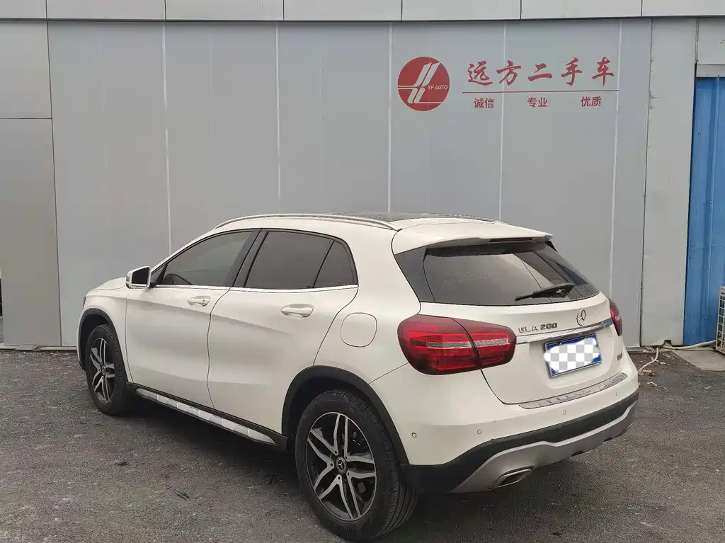 MERCEDES-BENZ GLA