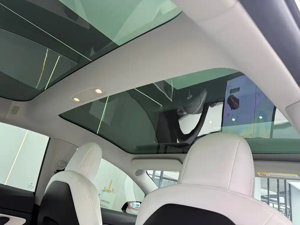 Tesla Model 3 — миниатюра 9