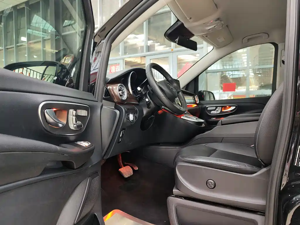 MERCEDES-BENZ V CLASS