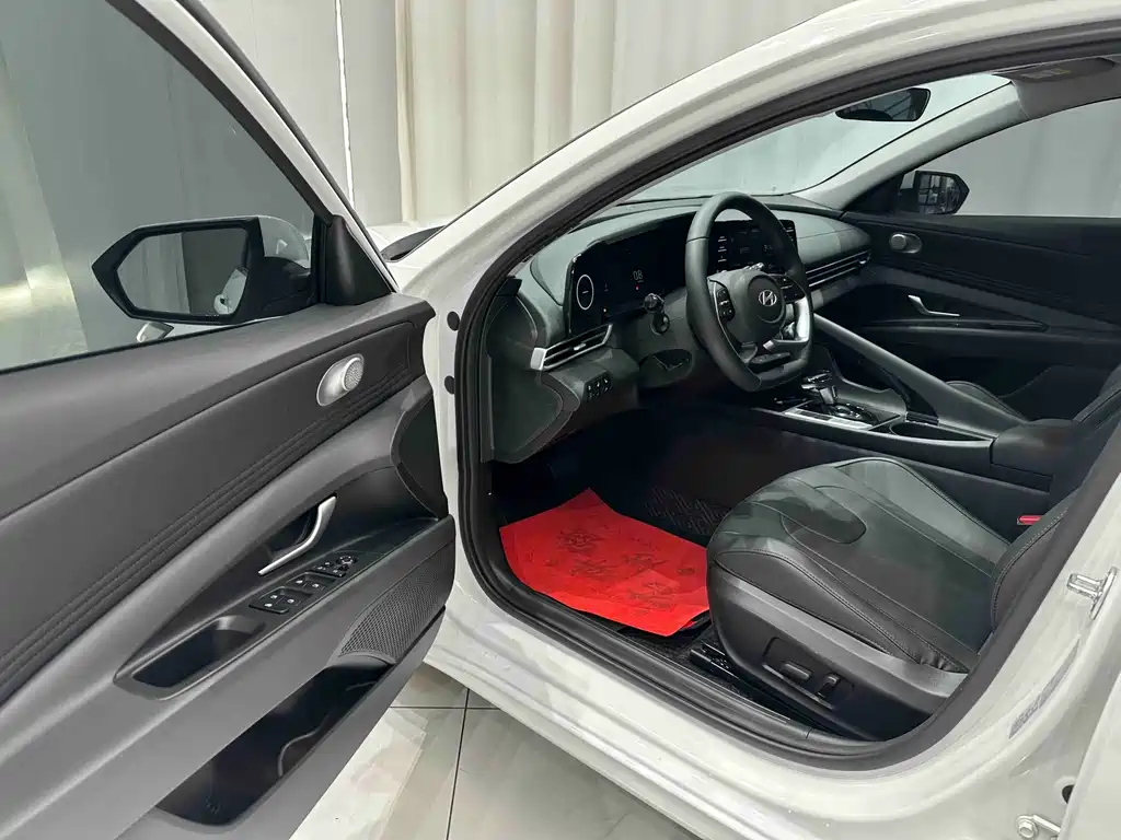 Hyundai Elantra — миниатюра 7