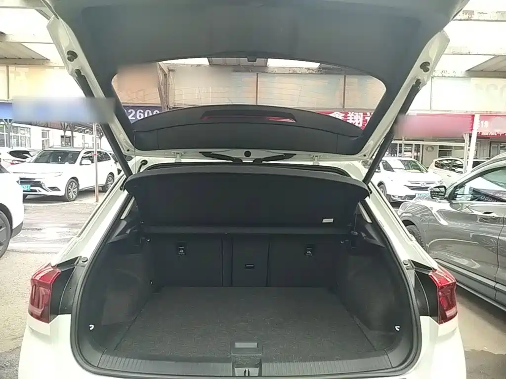 Volkswagen T-Roc — миниатюра 19