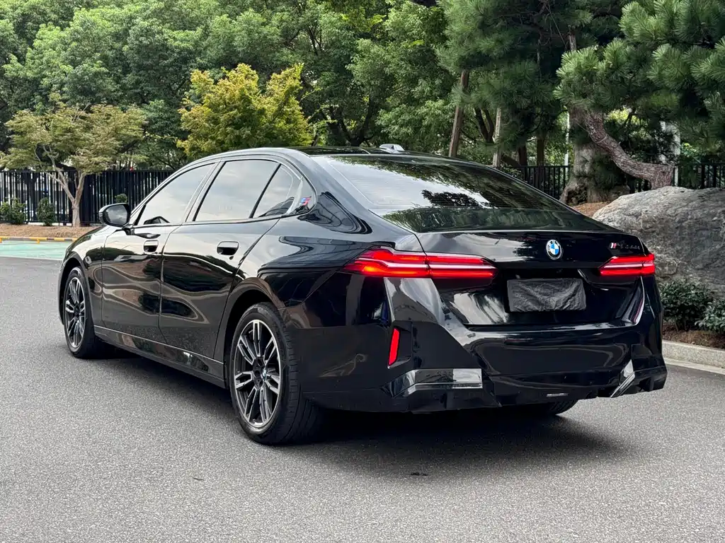 BMW 5 Series — миниатюра 18