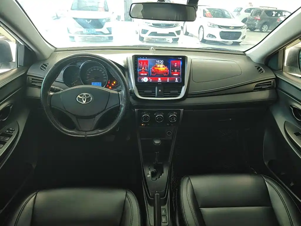 Toyota Yaris L — миниатюра 10