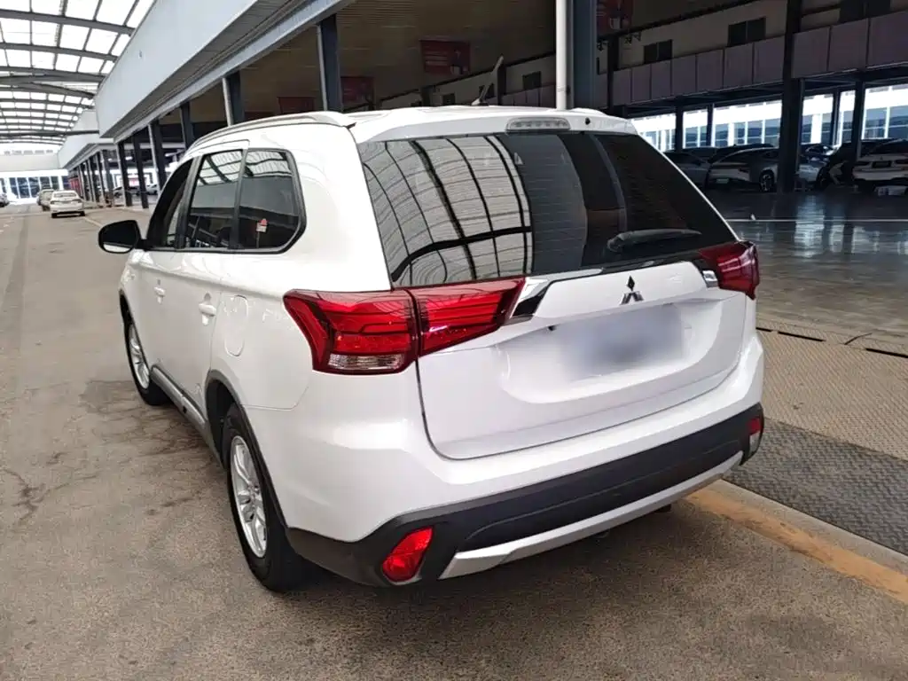 Mitsubishi Outlander — миниатюра 5