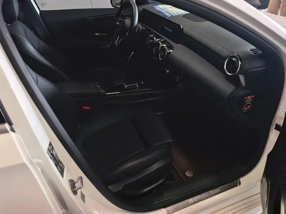 Mercedes-Benz A-Class — миниатюра 8