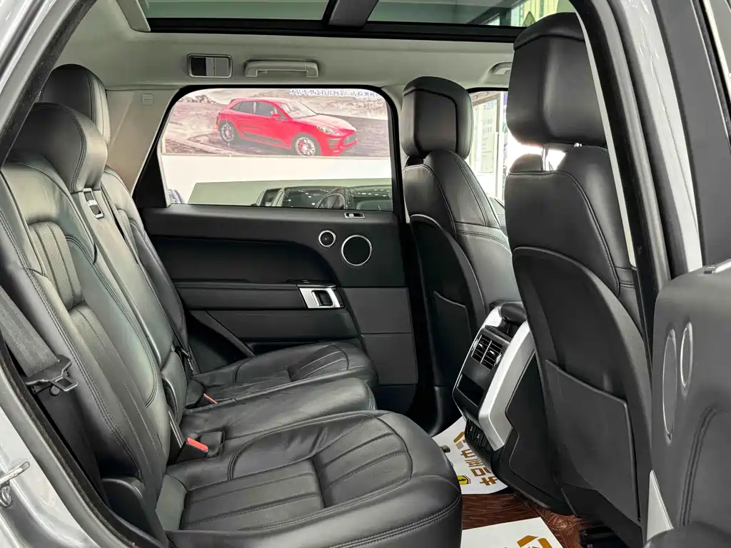 Land Rover Range Rover Sport 2020 3.0 L6 SE