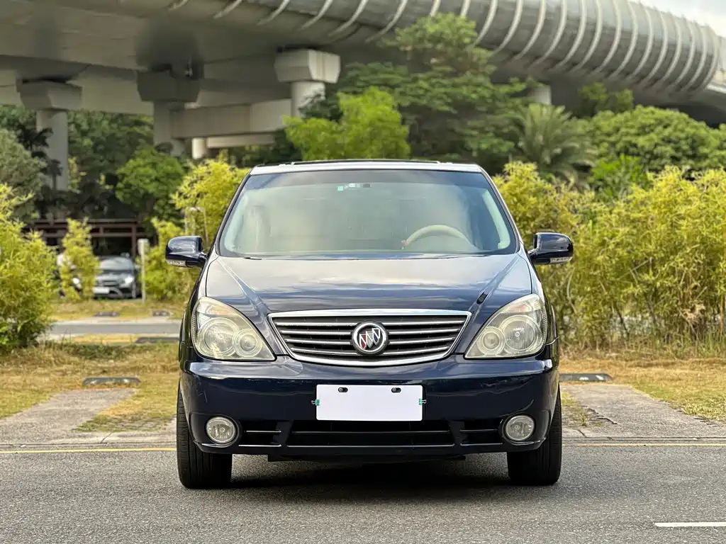 Buick GL8 — миниатюра 2