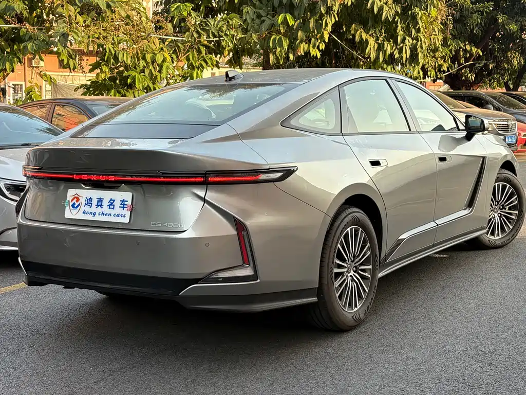 Lexus ES — миниатюра 5