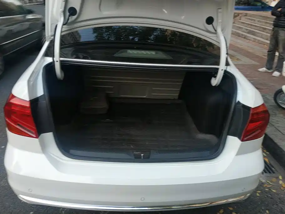 Volkswagen Jetta — миниатюра 4