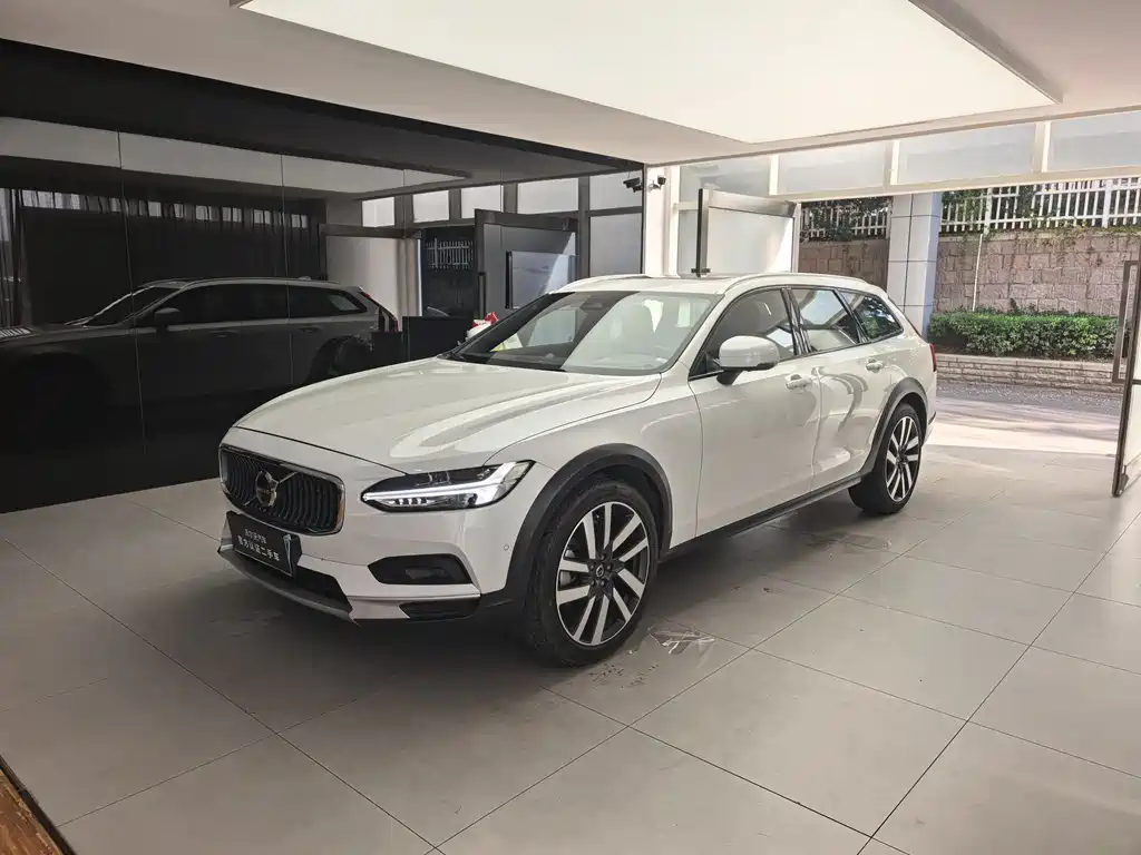 Volvo V90 2024