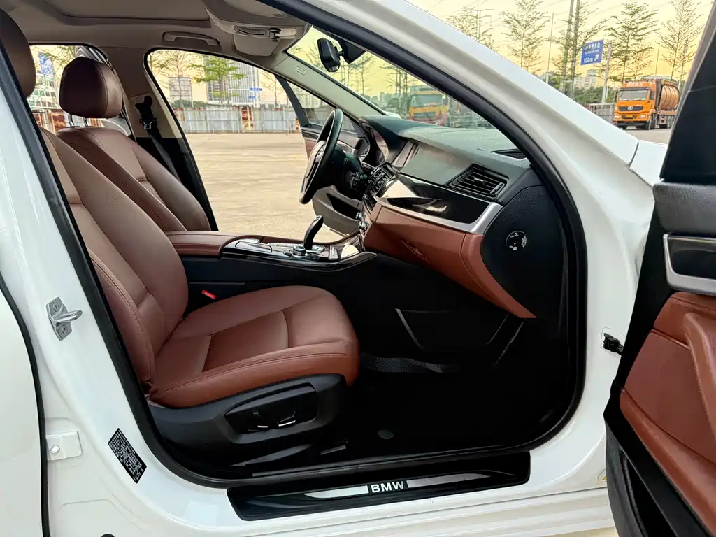 BMW 5 Series — миниатюра 7