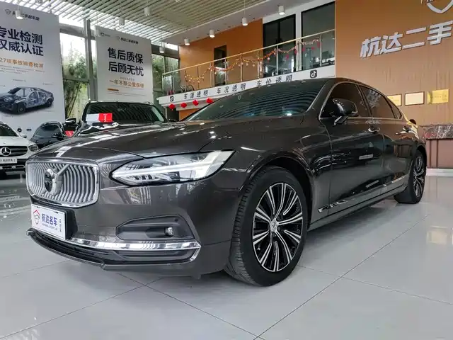 VOLVO S90