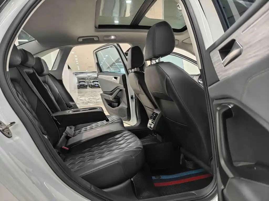 Volkswagen Sagitar — миниатюра 6