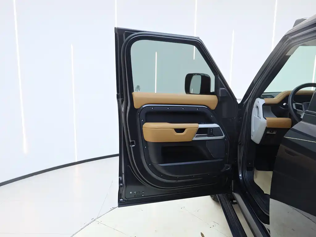 Land Rover Defender — миниатюра 13