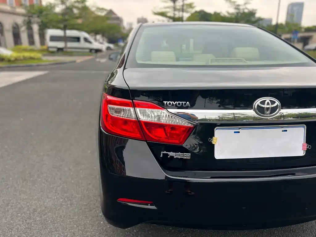 Toyota Camry — миниатюра 9