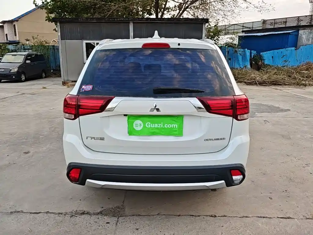 Mitsubishi Outlander — миниатюра 6