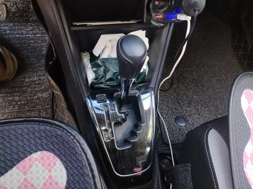 Toyota Yaris L — миниатюра 10