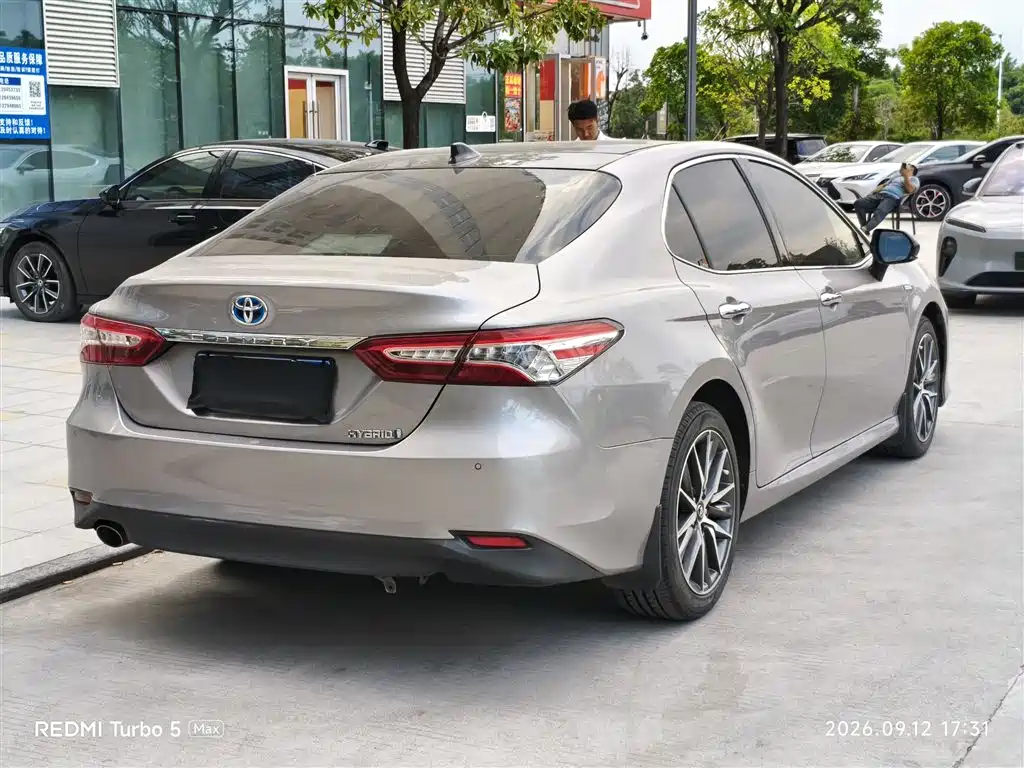 Toyota Camry — миниатюра 9