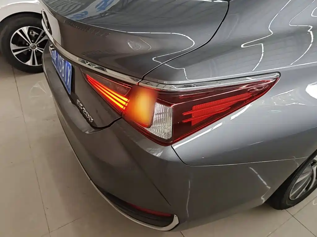 Lexus ES — миниатюра 8