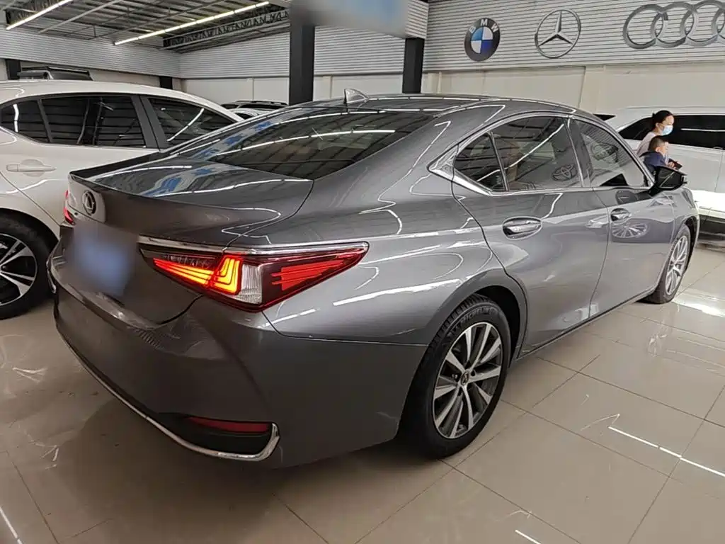 Lexus ES — миниатюра 7