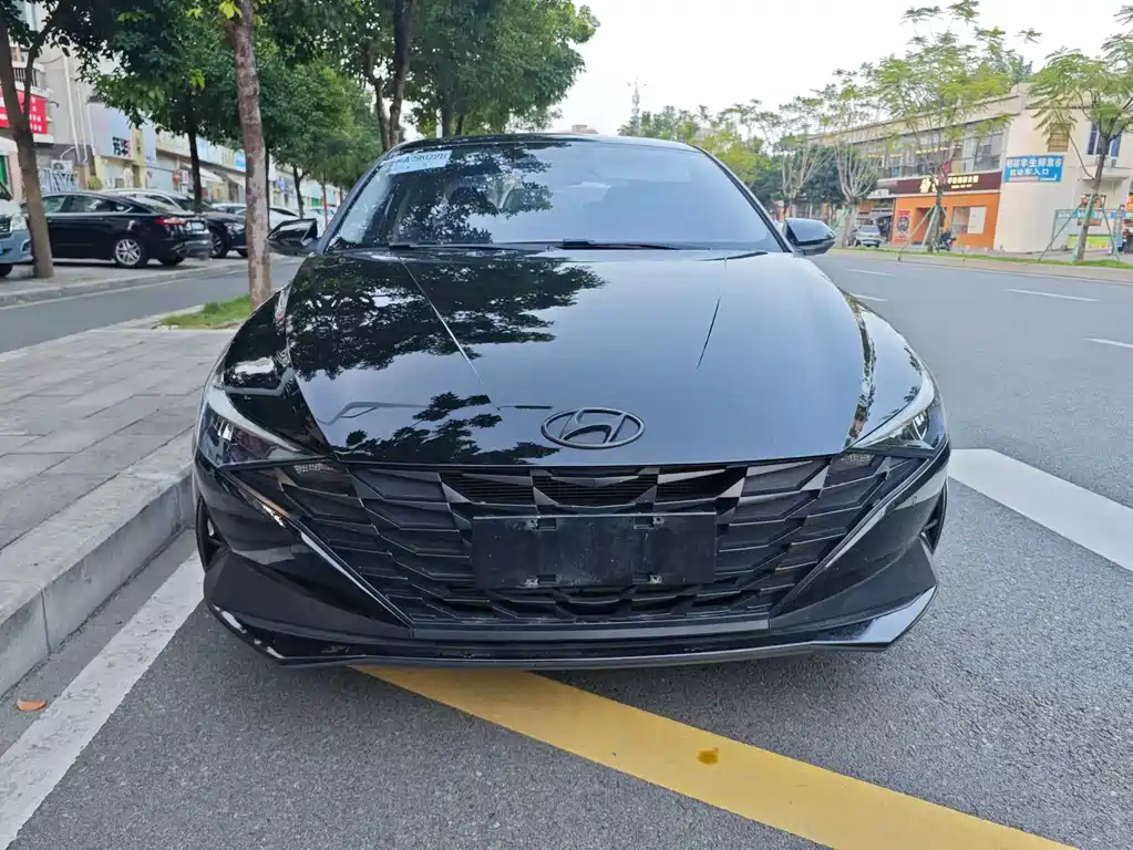 Hyundai Elantra 2022