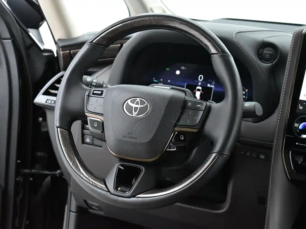 Toyota Alphard — миниатюра 10