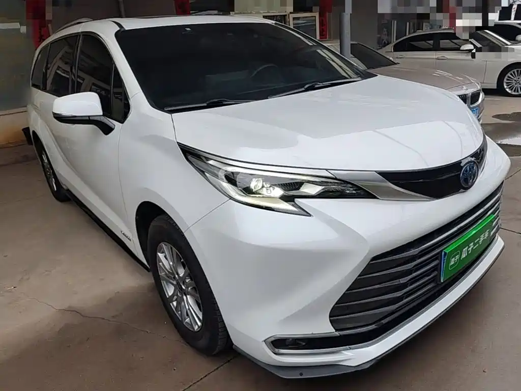 Toyota Sienna — миниатюра 4