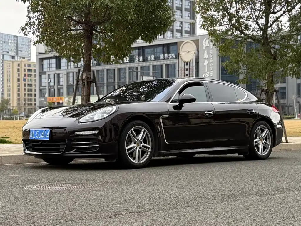 PORSCHE PANAMERA