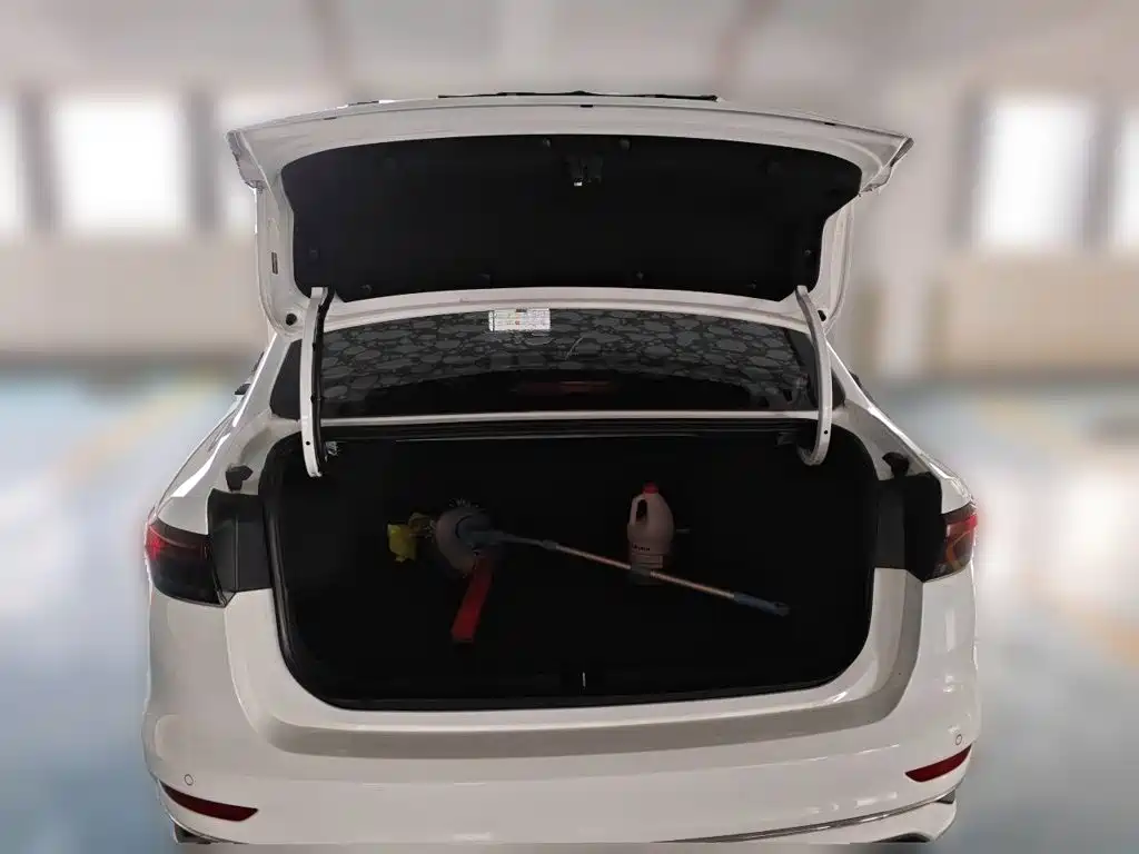 Geely Emgrand — миниатюра 15