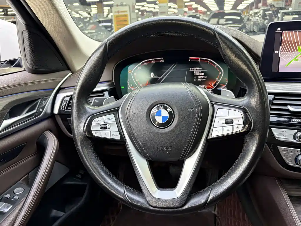 BMW 5 Series — миниатюра 11