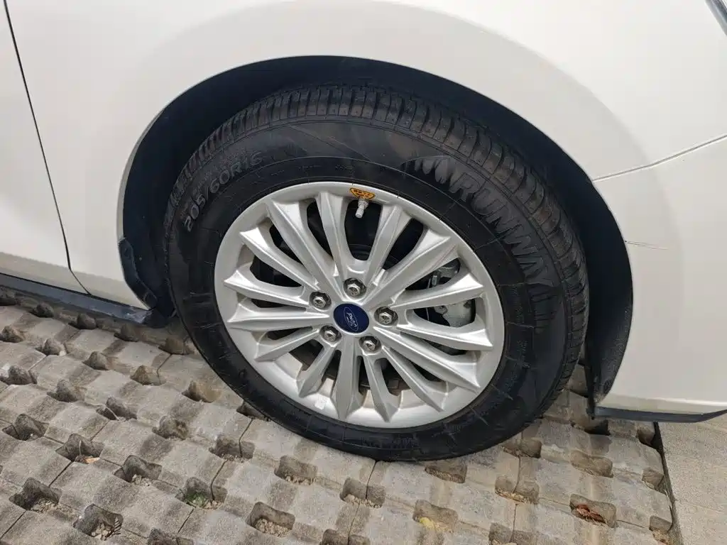 Ford Focus — миниатюра 8