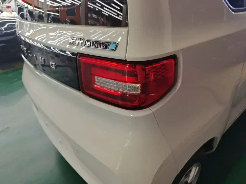 Wuling MINIEV — миниатюра 8